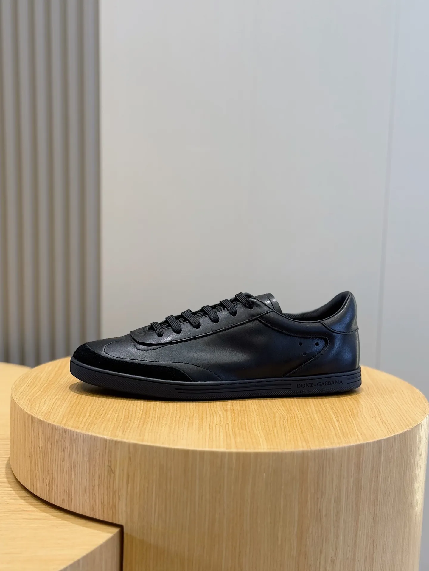 Men's Men's Shoes💰400 [New Style]🐏🐏DG men's calfskin sneakers Portofino Yacht shoes, simple and versatile design, unique saddle leather soles. The Dolce &G logo rear wing is the icing on the cake. Imported cowhide + rubber outsole Size: 39-44 (customized at 38.45)